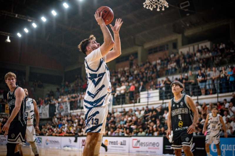 Racing visita a Independiente en busca de su primera victoria